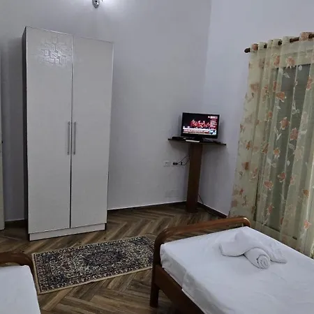 Bjorn בית הארחה Tepelene